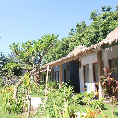 גילי טרוונגן Maha Putri Bungalows חדר תמונה